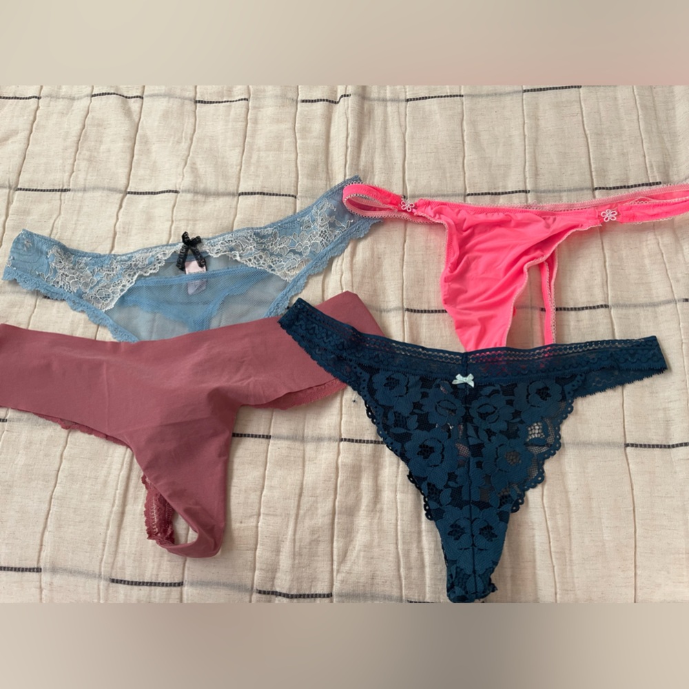 4 VS thongs Large